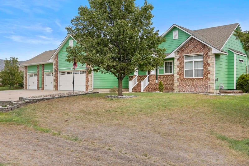 1120 Split Oak Dr, Newton, KS 67114