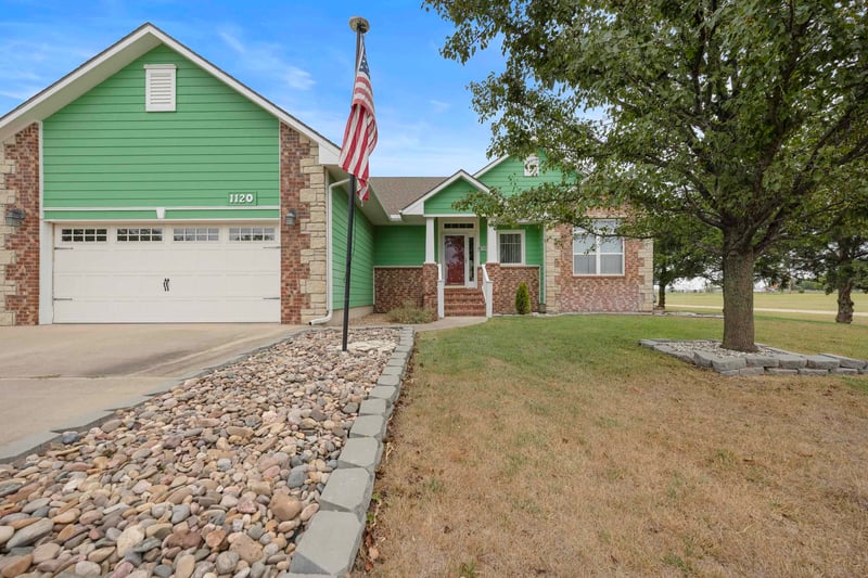 1120 Split Oak Dr, Newton, KS 67114