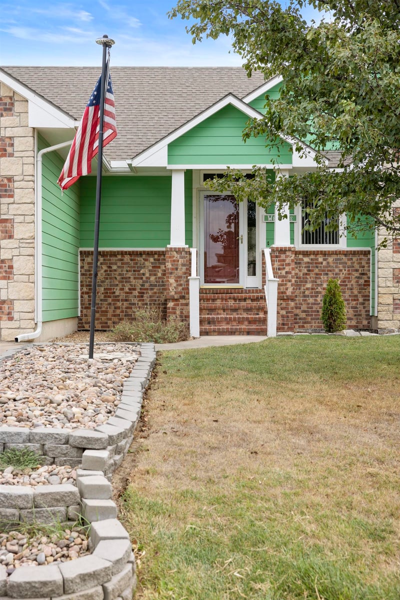 1120 Split Oak Dr, Newton, KS 67114