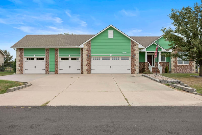1120 Split Oak Dr, Newton, KS 67114