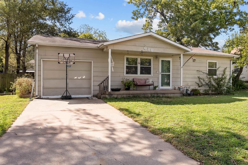 618 N Blaine St, Wellington, KS 67152