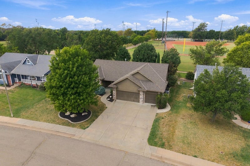 1209 S Arbor Meadows St, Derby, KS 67037