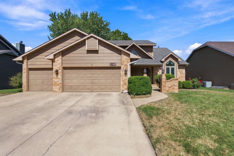 10214 W Jamesburg St, Wichita, KS 67212