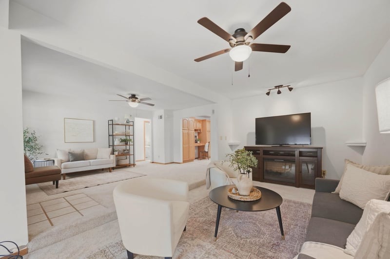 221 E Waggoner Ln, Haysville, KS 67060