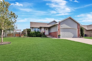 2417 N Woodridge Ct, Wichita, KS 67226