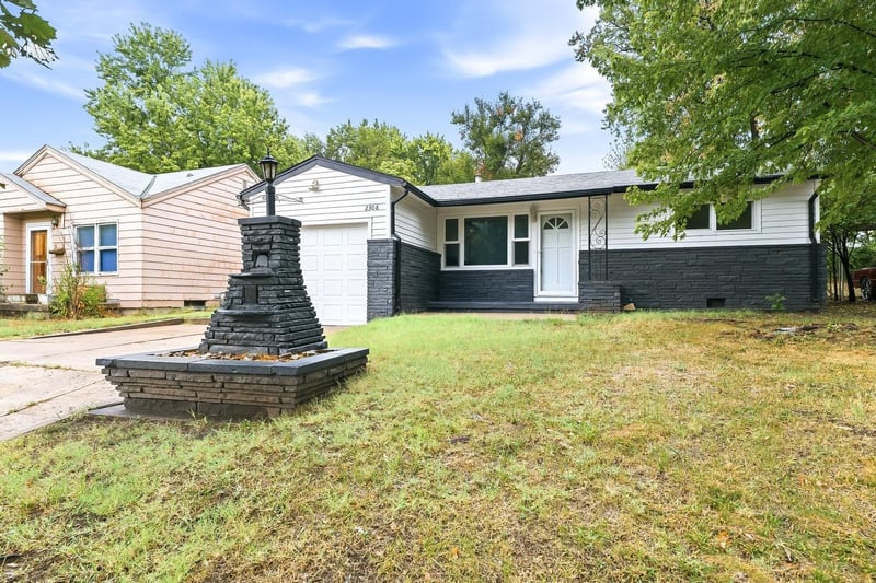 2308 S Belmont St, Wichita, KS 67218-5008