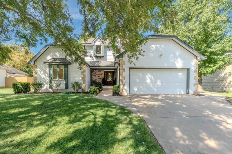 907 S Whippoorwill Rd, Derby, KS 67037