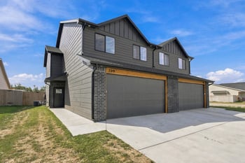 707 E Briarbrook Ln #709 E Briarbrook Ln, Park City, KS 67147