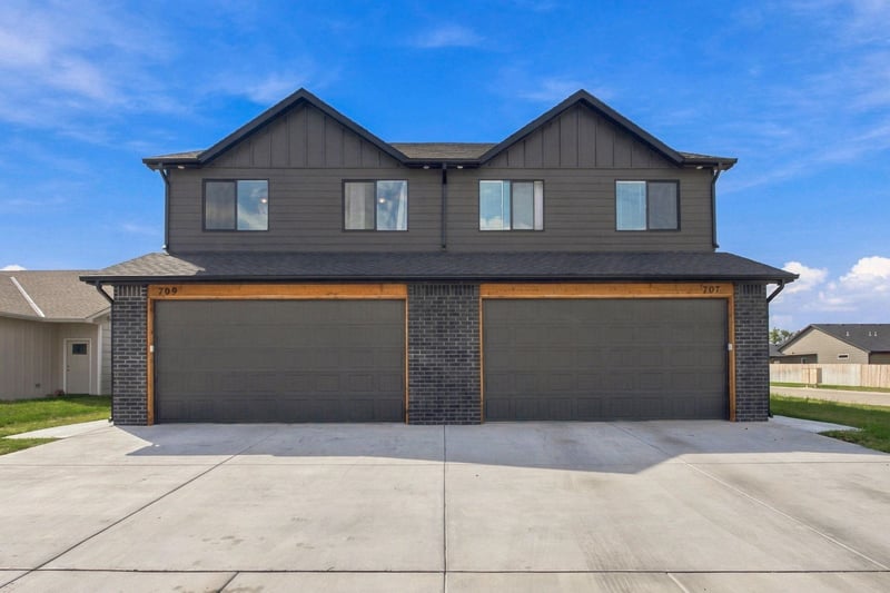 707 E Briarbrook Ln #709 E Briarbrook Ln, Park City, KS 67147