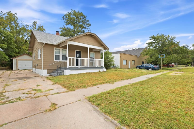 3110 W Maple St, Wichita, KS 67213