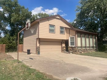 3210 E Navajo Ln, Wichita, KS 67216