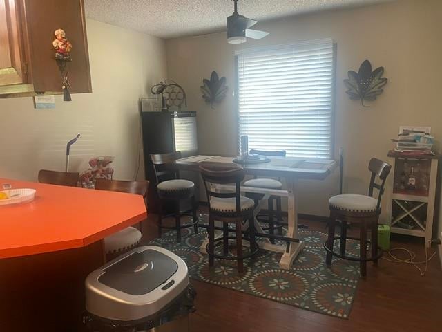 3210 E Navajo Ln, Wichita, KS 67216