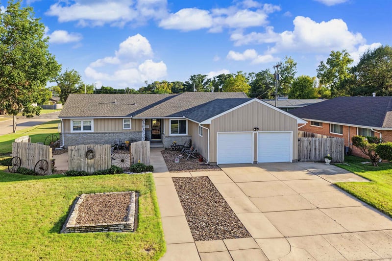 840 Millwood Dr, Salina, KS 67401