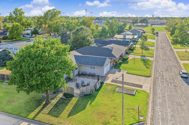 840 Millwood Dr, Salina, KS 67401