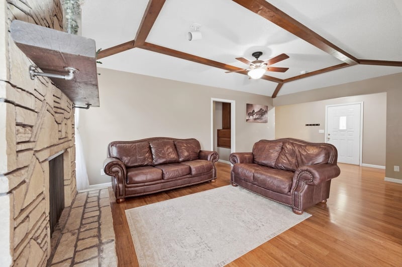 2 E Frontier Ln, Rose Hill, KS 67133-9445