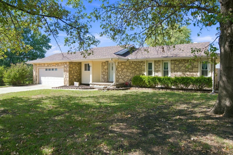2 E Frontier Ln, Rose Hill, KS 67133-9445