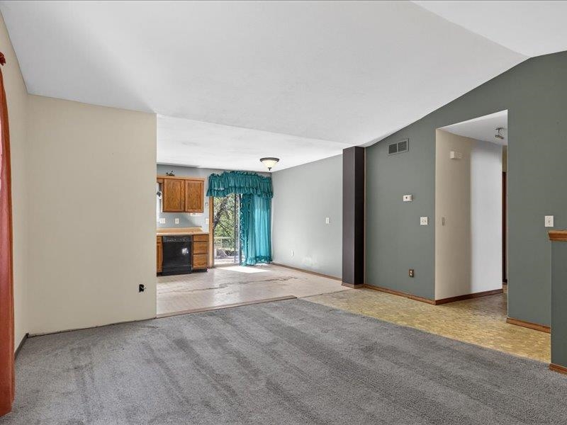 319 W Tomahawk St, Kechi, KS 67067