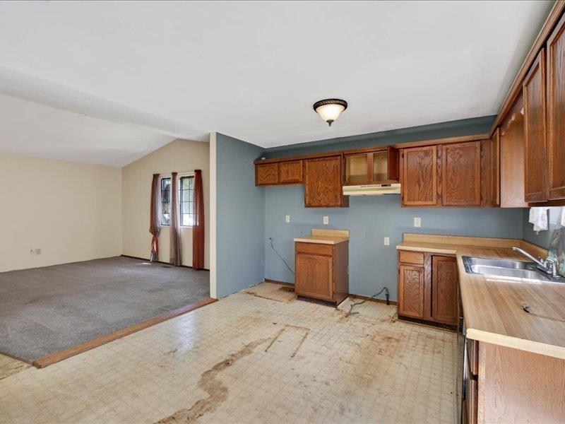 319 W Tomahawk St, Kechi, KS 67067