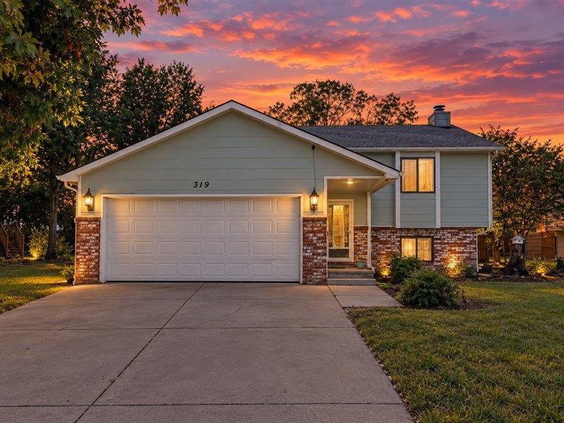 319 W Tomahawk St, Kechi, KS 67067