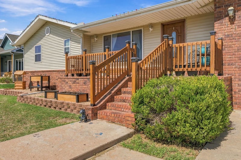 806 W Goldie St, Conway Springs, KS 67031