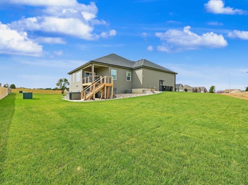 2606 Dunnwood Ln, Salina, KS 67401