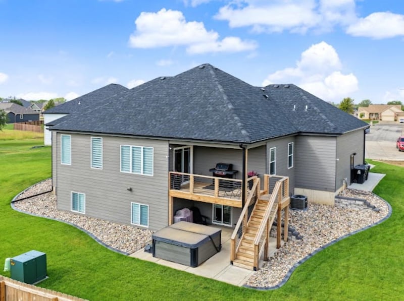 2606 Dunnwood Ln, Salina, KS 67401