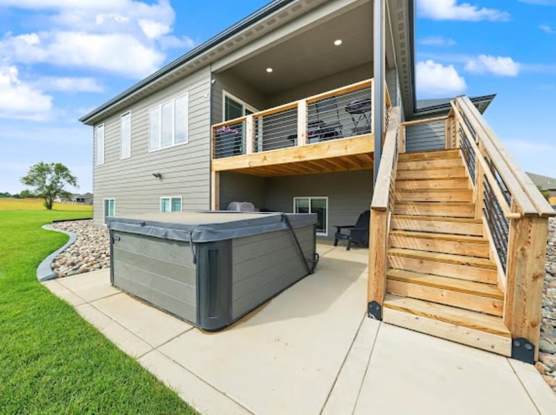 2606 Dunnwood Ln, Salina, KS 67401