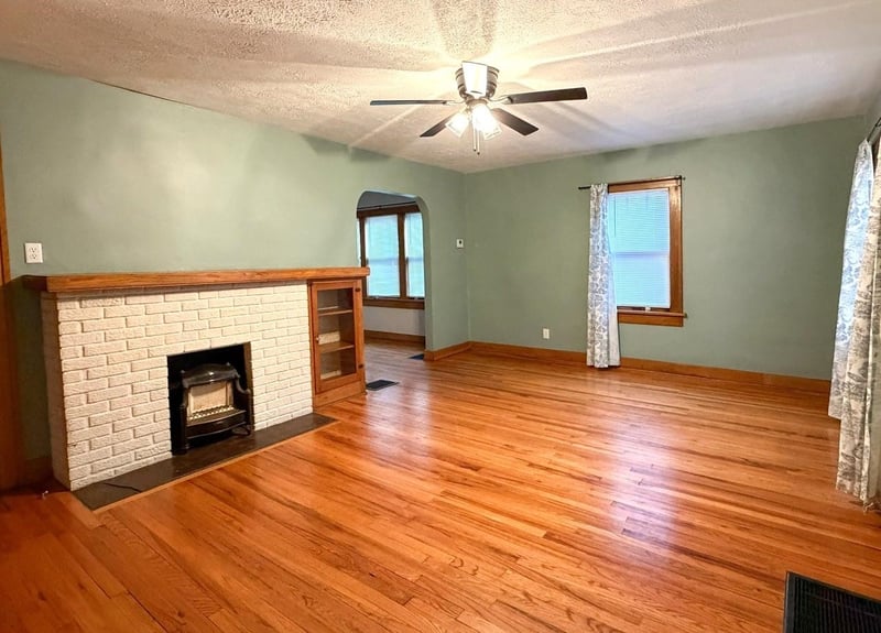 810 S Madison Ave, Wichita, KS 67211-2819