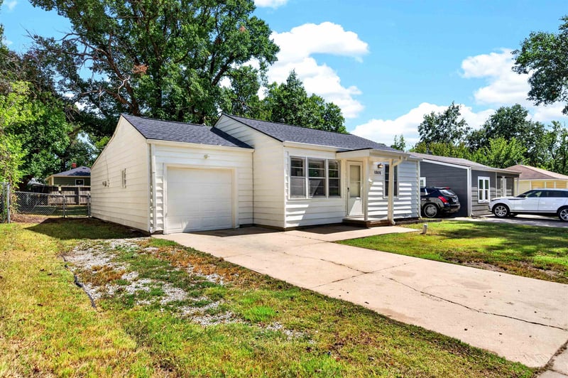 1008 Waverly St, Wichita, KS 67218