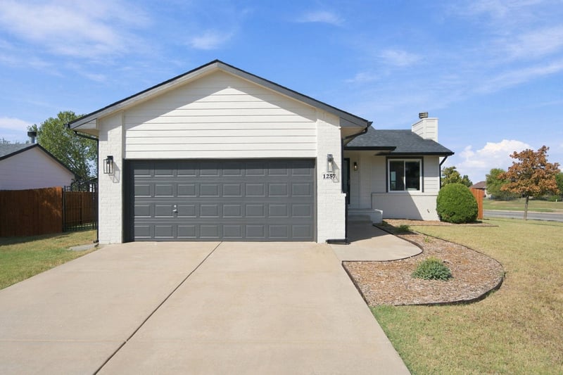 1257 N Seasons St, Goddard, KS 67052