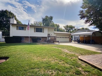 920 Cherry Hills Dr, Newton, KS 67114