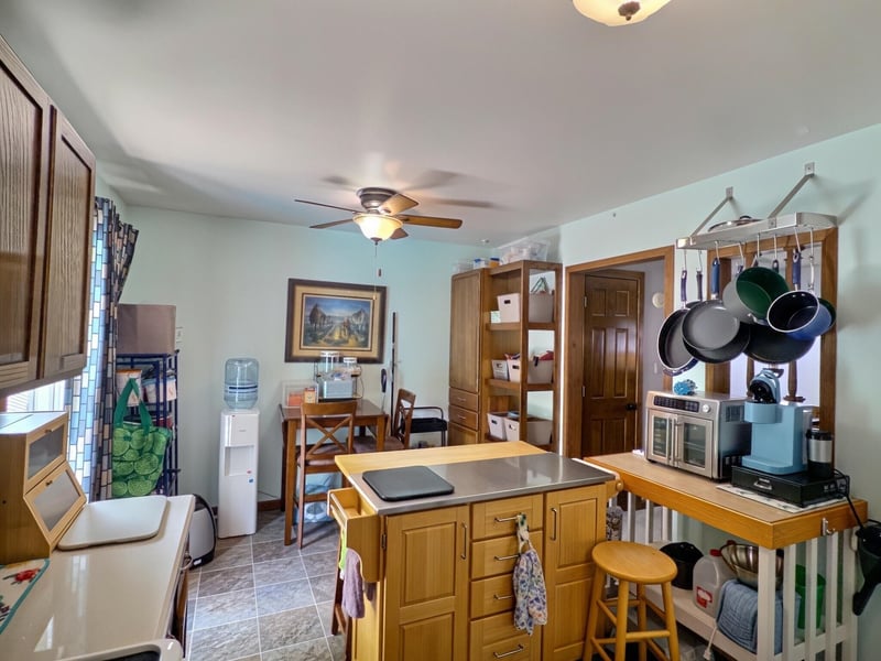 920 Cherry Hills Dr, Newton, KS 67114