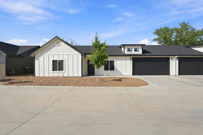 472 E Harper St, Valley Center, KS 67147-8948