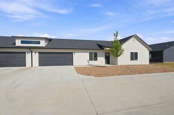 478 E Harper St, Valley Center, KS 67147-8948