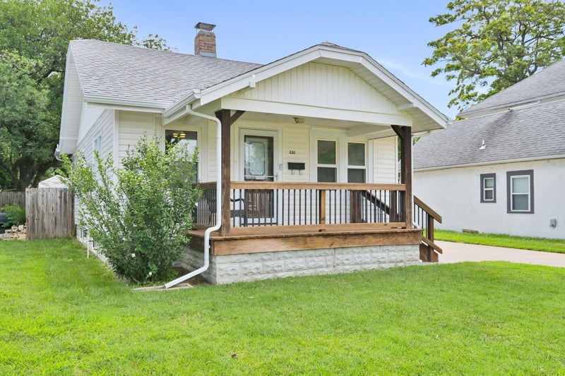 220 N Athenian Ave, Wichita, KS 67213