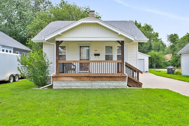 220 N Athenian Ave, Wichita, KS 67213