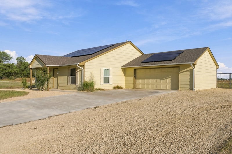 202 E 3rd St, Hillsboro, KS 67063-1103