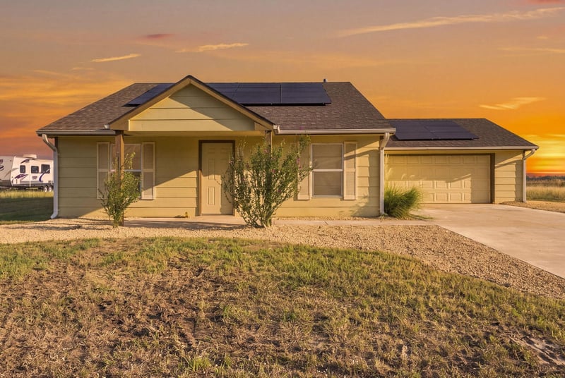 202 E 3rd St, Hillsboro, KS 67063-1103
