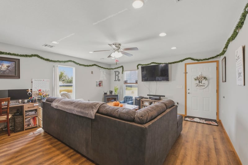 202 E 3rd St, Hillsboro, KS 67063-1103