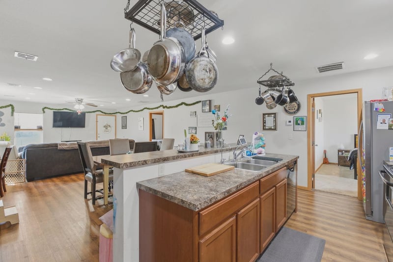 202 E 3rd St, Hillsboro, KS 67063-1103