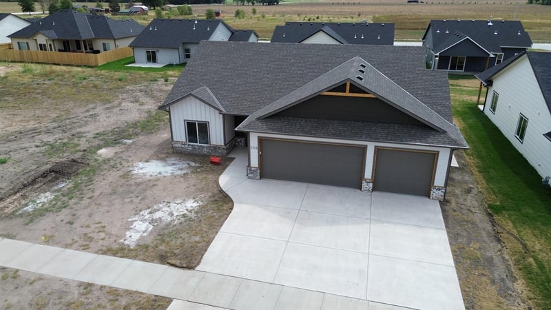 1511 E Midway Ct, Valley Center, KS 67147