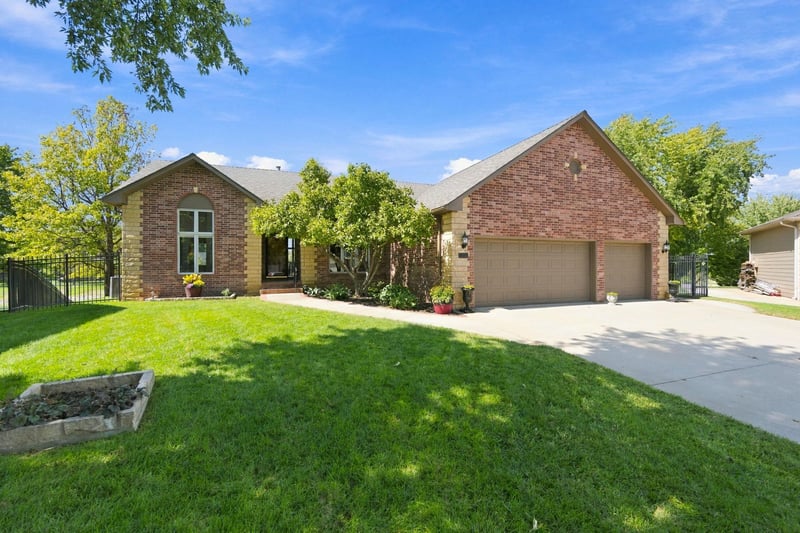 1017 N Cedar Park Cir, Wichita, KS 67235