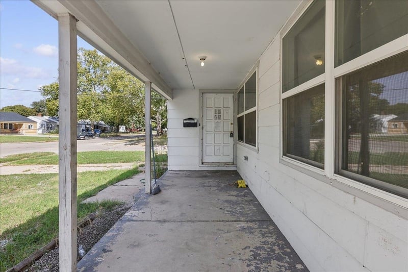 2502 S Victoria Ave, Wichita, KS 67216