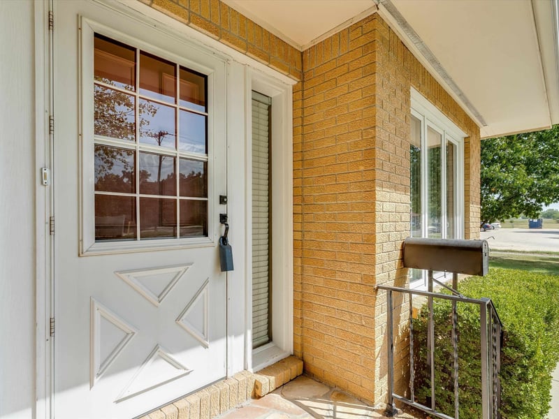 1120 E 8th, Newton, KS 67114
