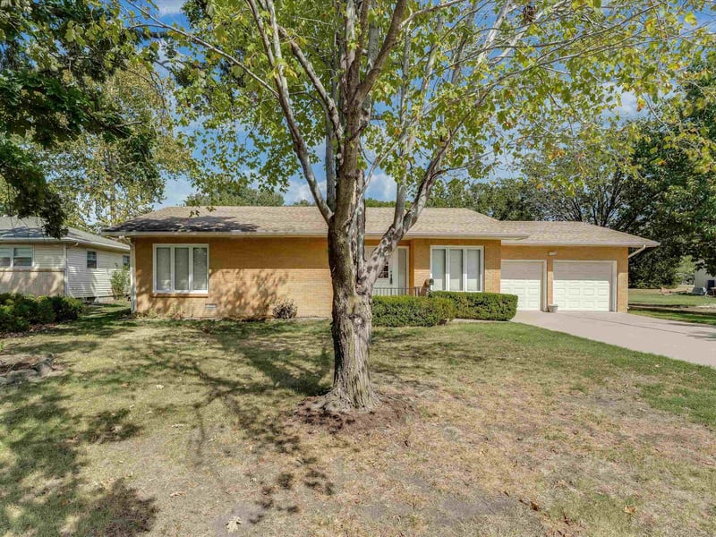 1120 E 8th, Newton, KS 67114