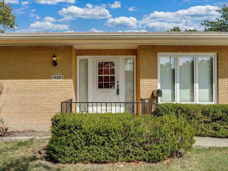1120 E 8th, Newton, KS 67114