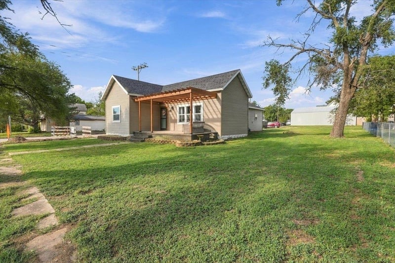 222 S 5th, Conway Springs, KS 67031