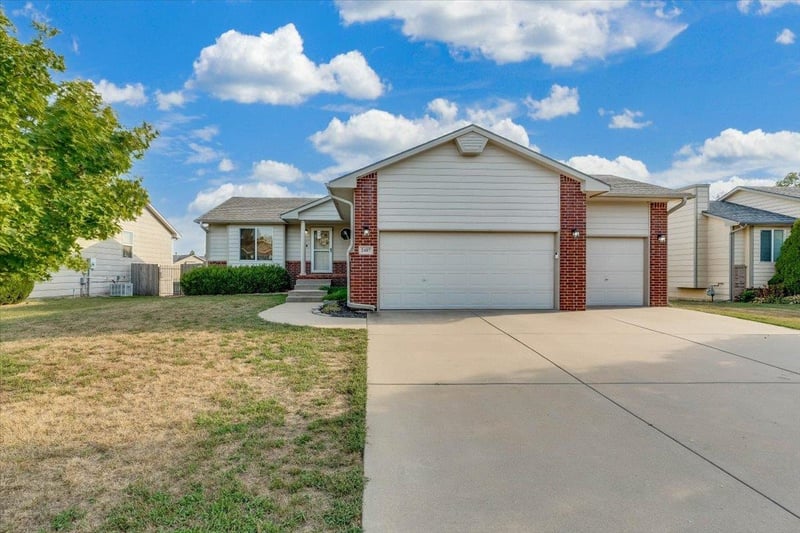 2407 E Kite St, Wichita, KS 67219