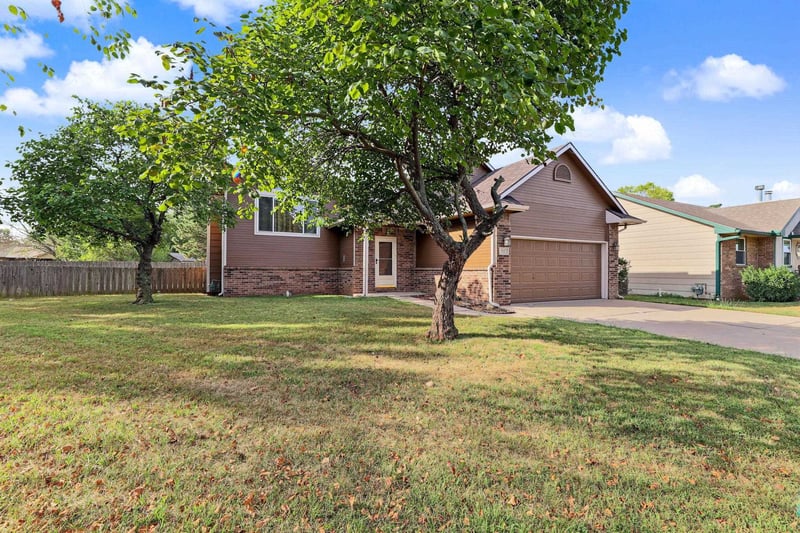 712 E Lakewood, Augusta, KS 67010