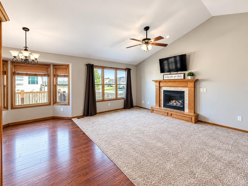 2 Ember Way Cir, Hesston, KS 67062